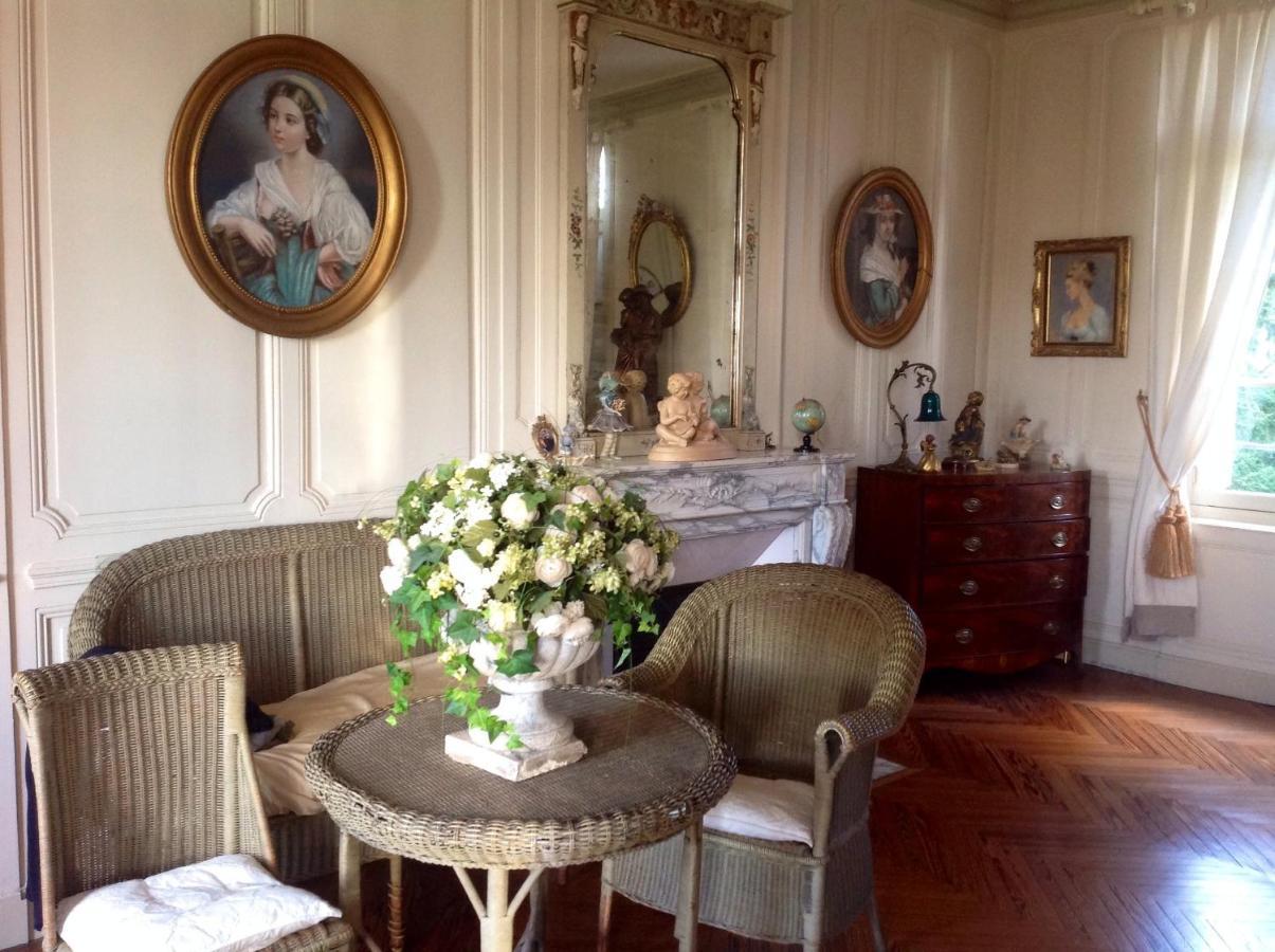 Chateau Du Mont Perreux Saint-Martin-du-Vivier Esterno foto